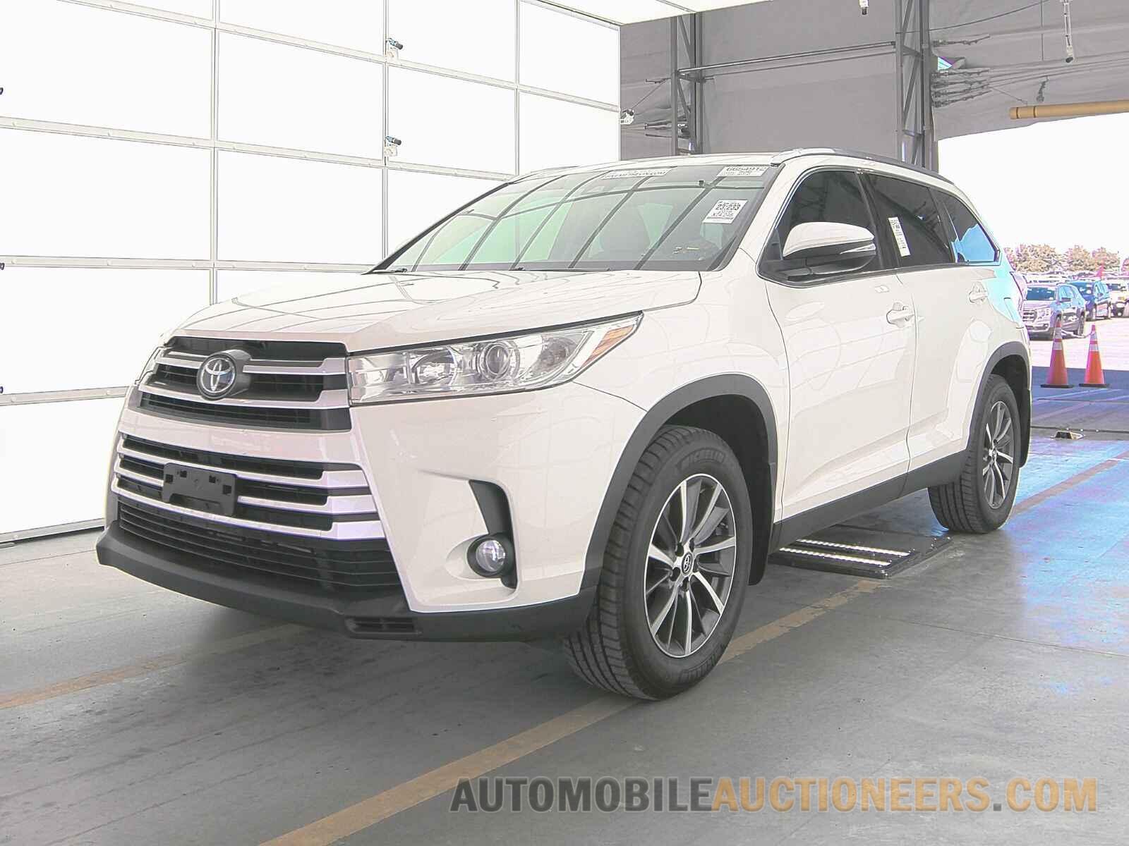 5TDJZRFH3KS574667 Toyota Highlander 2019