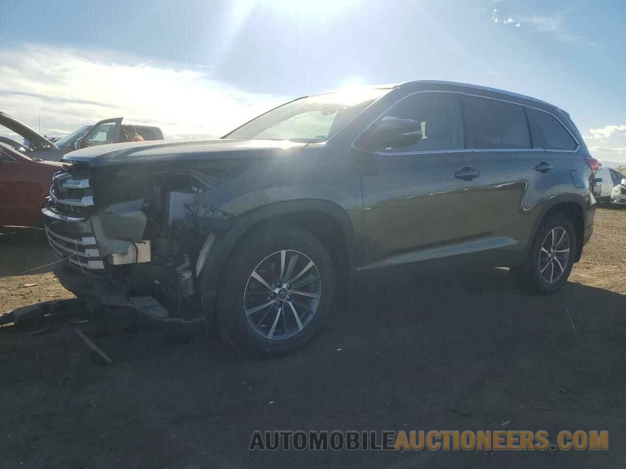 5TDJZRFH3KS964586 TOYOTA HIGHLANDER 2019