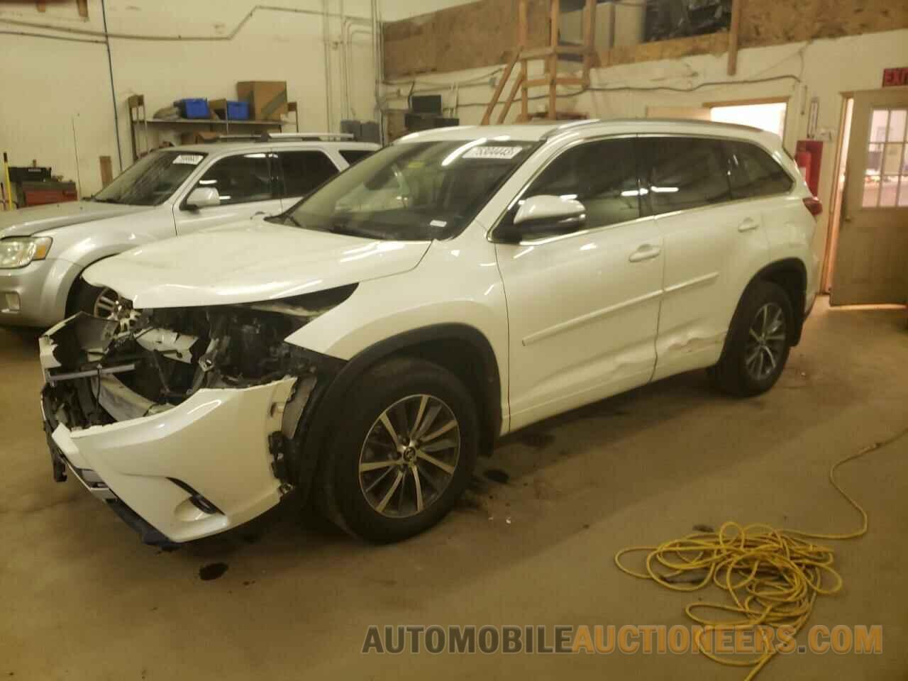 5TDJZRFH4HS478622 TOYOTA HIGHLANDER 2017