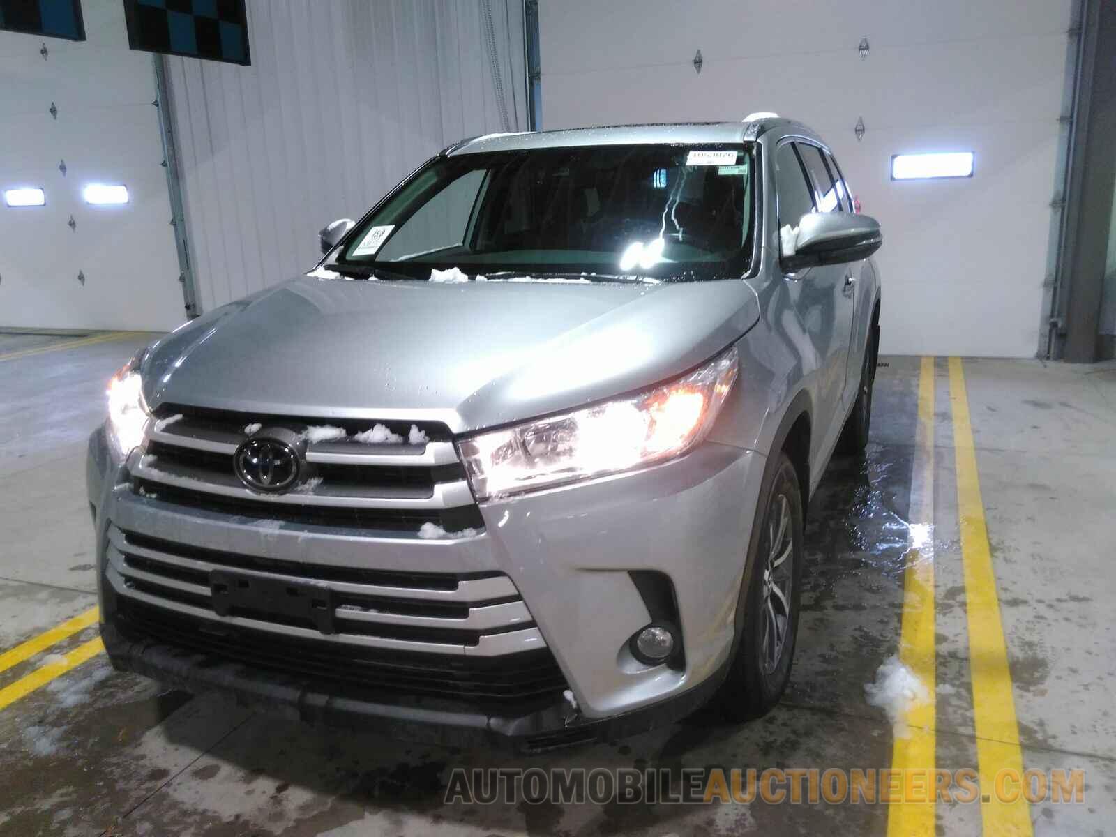 5TDJZRFH4JS487360 Toyota Highlander 2018