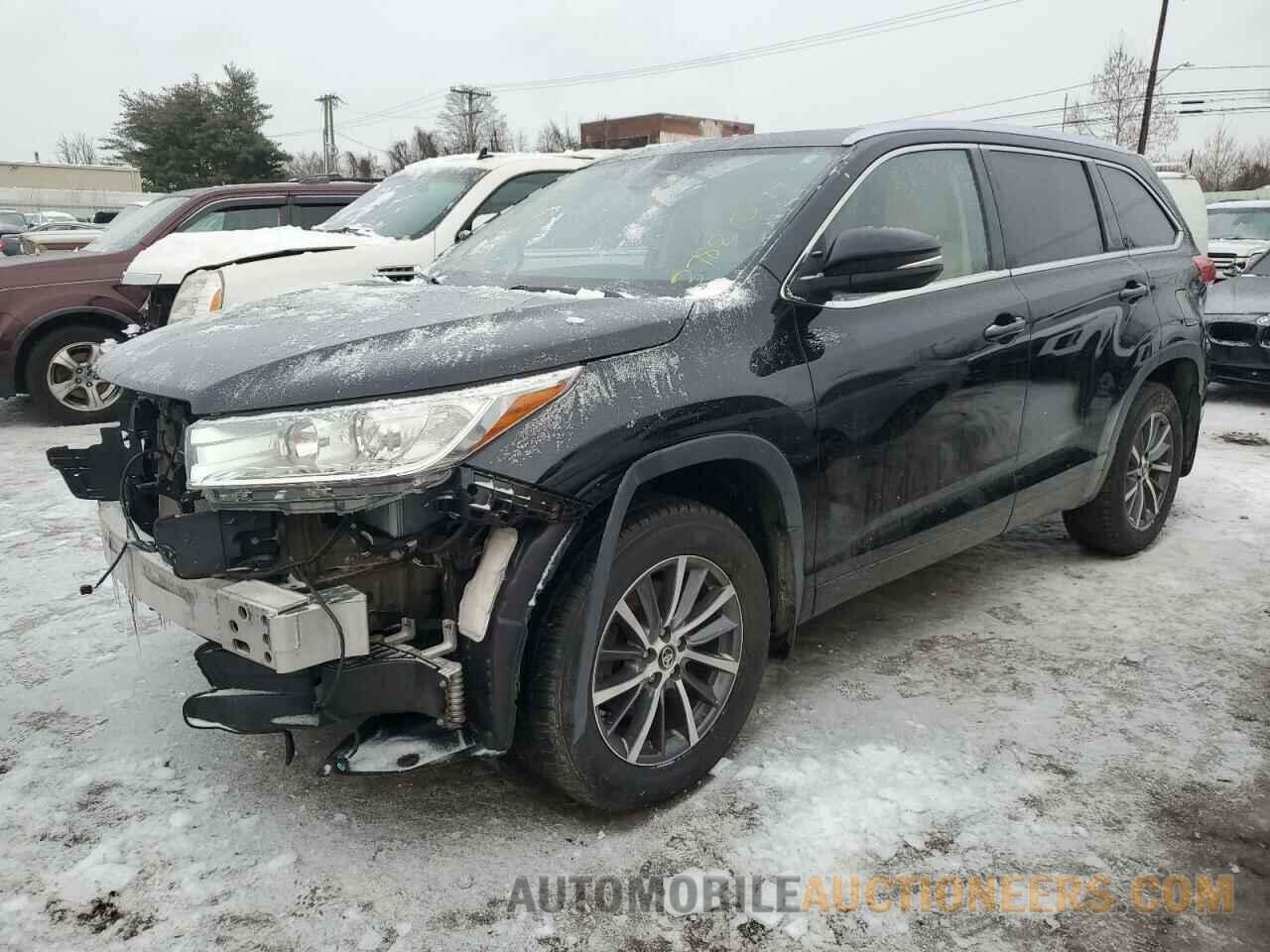 5TDJZRFH4JS815862 TOYOTA HIGHLANDER 2018