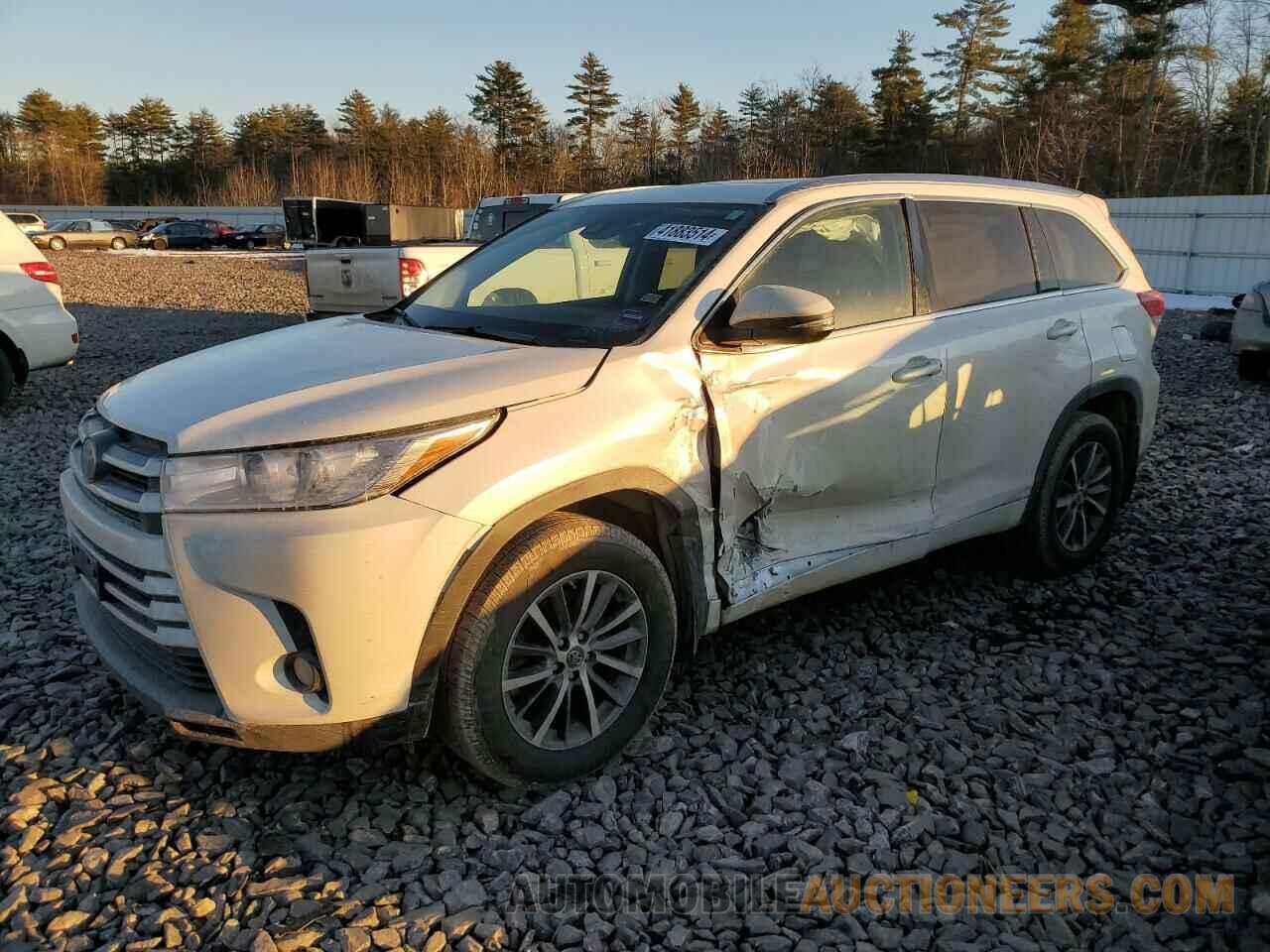 5TDJZRFH4JS834881 TOYOTA HIGHLANDER 2018