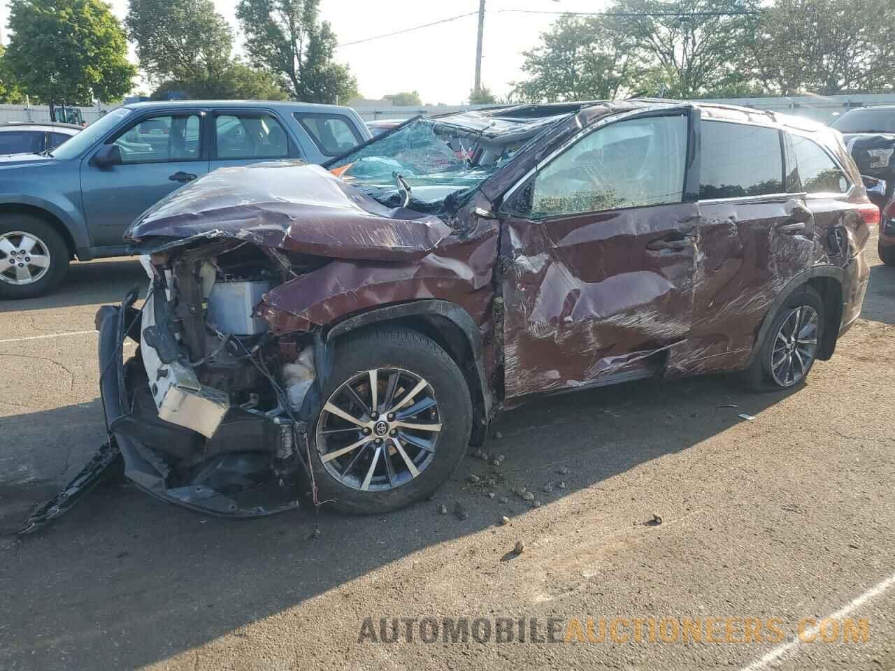 5TDJZRFH4JS835061 TOYOTA HIGHLANDER 2018