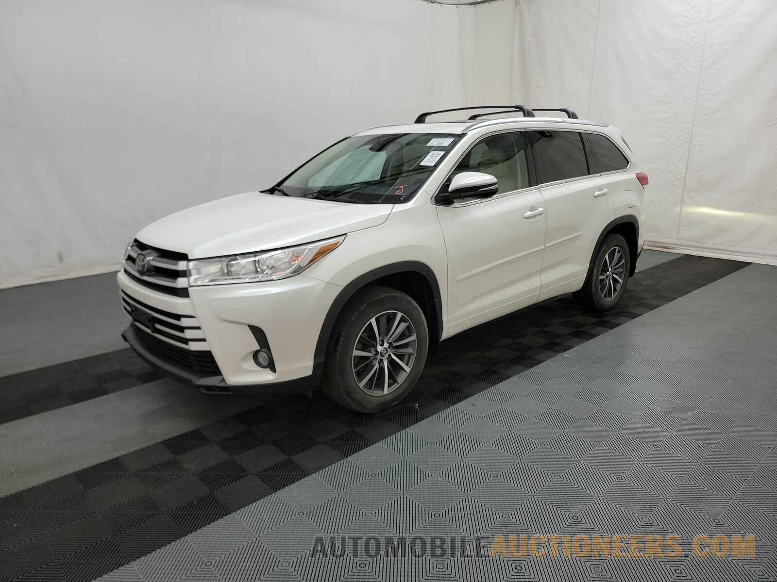 5TDJZRFH5JS909863 Toyota Highlander 2018