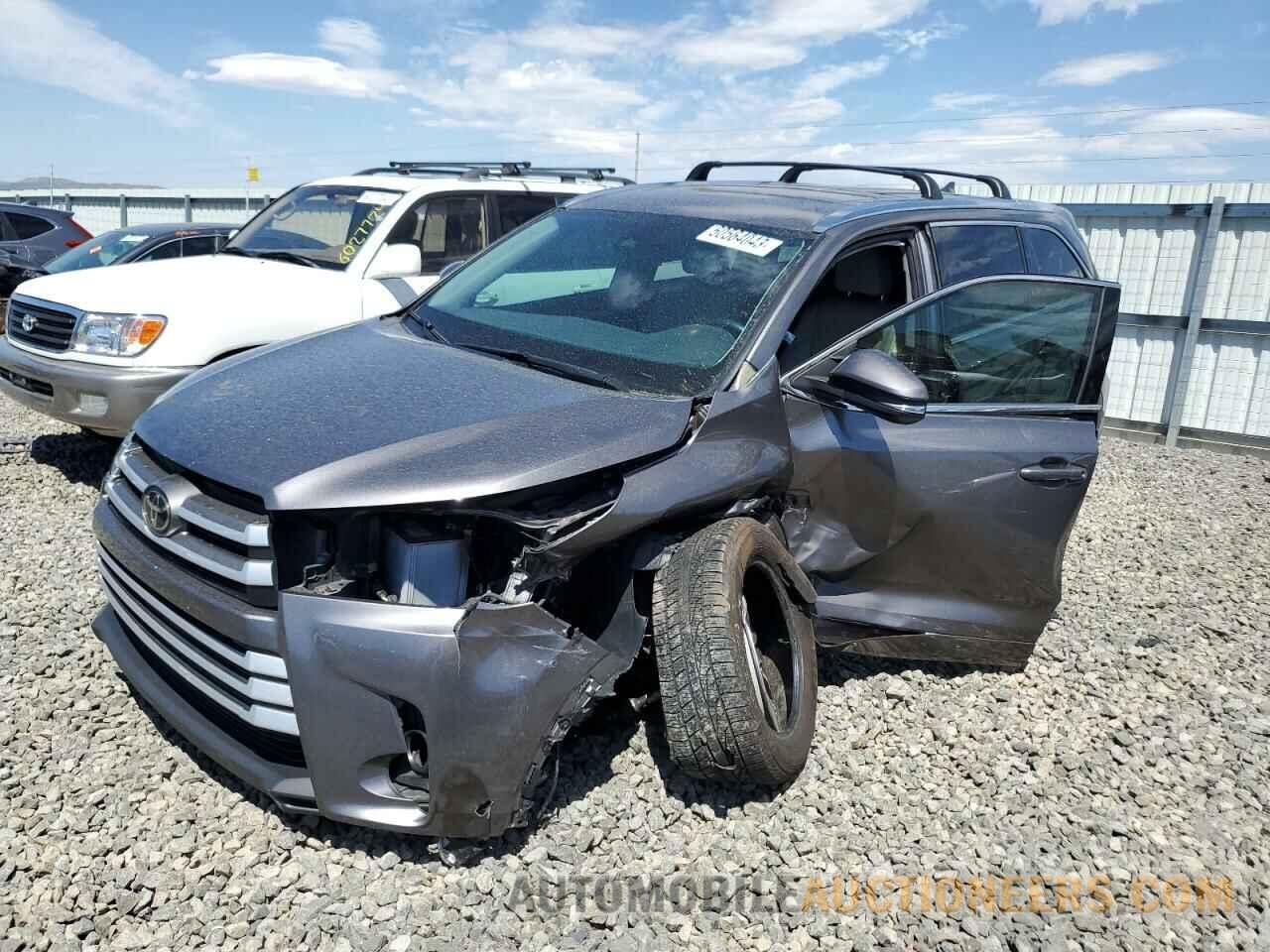 5TDJZRFH5JS912875 TOYOTA HIGHLANDER 2018