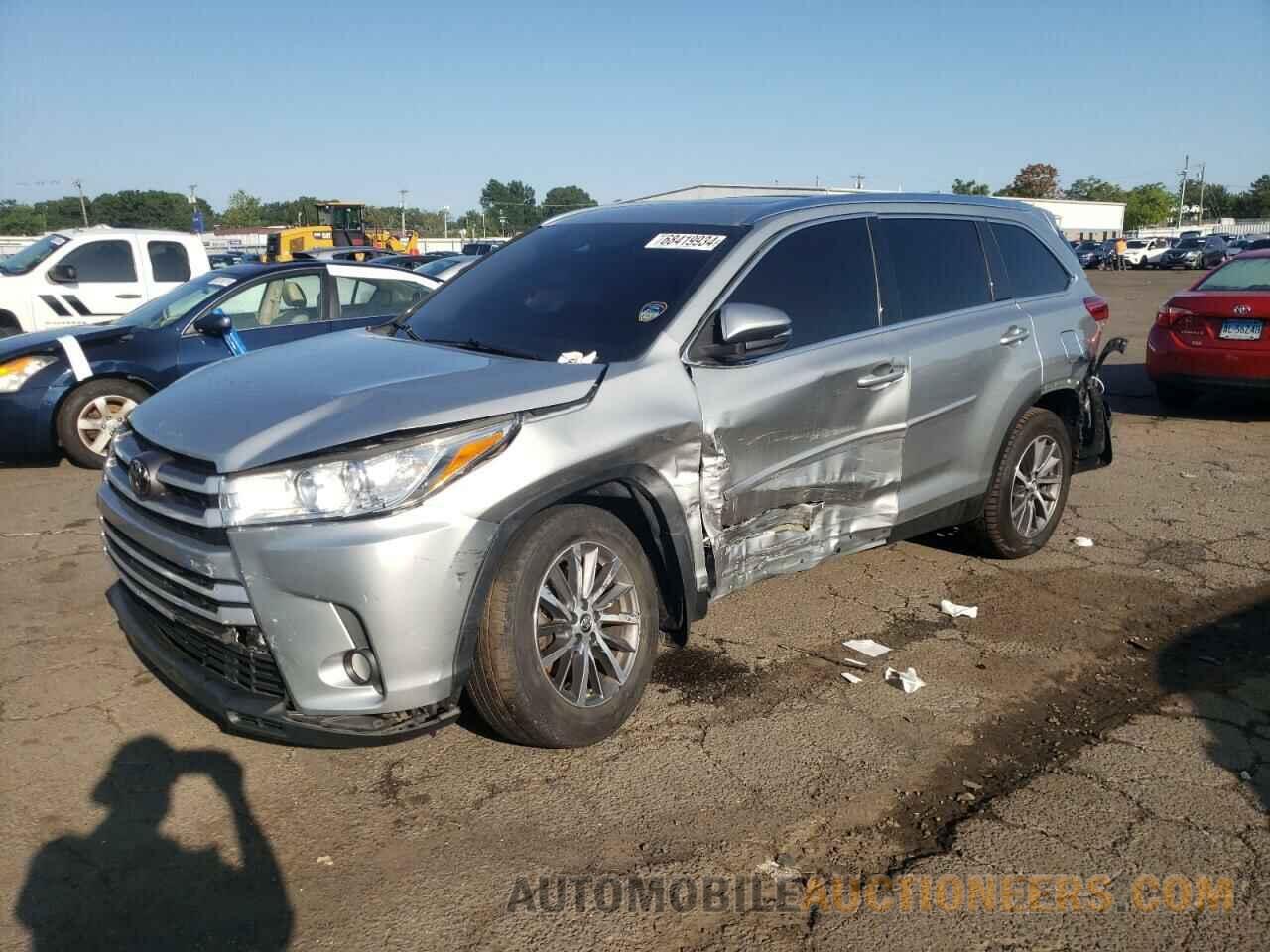 5TDJZRFH5KS581829 TOYOTA HIGHLANDER 2019