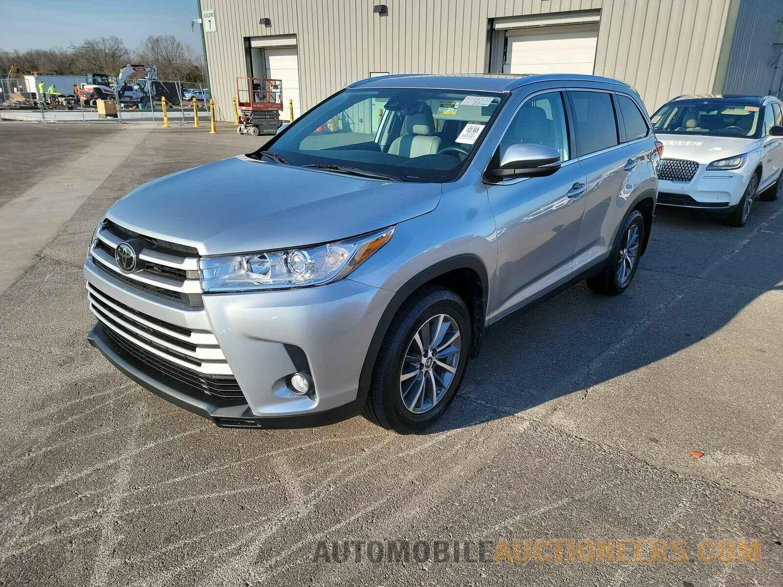 5TDJZRFH5KS590644 Toyota Highlander 2019