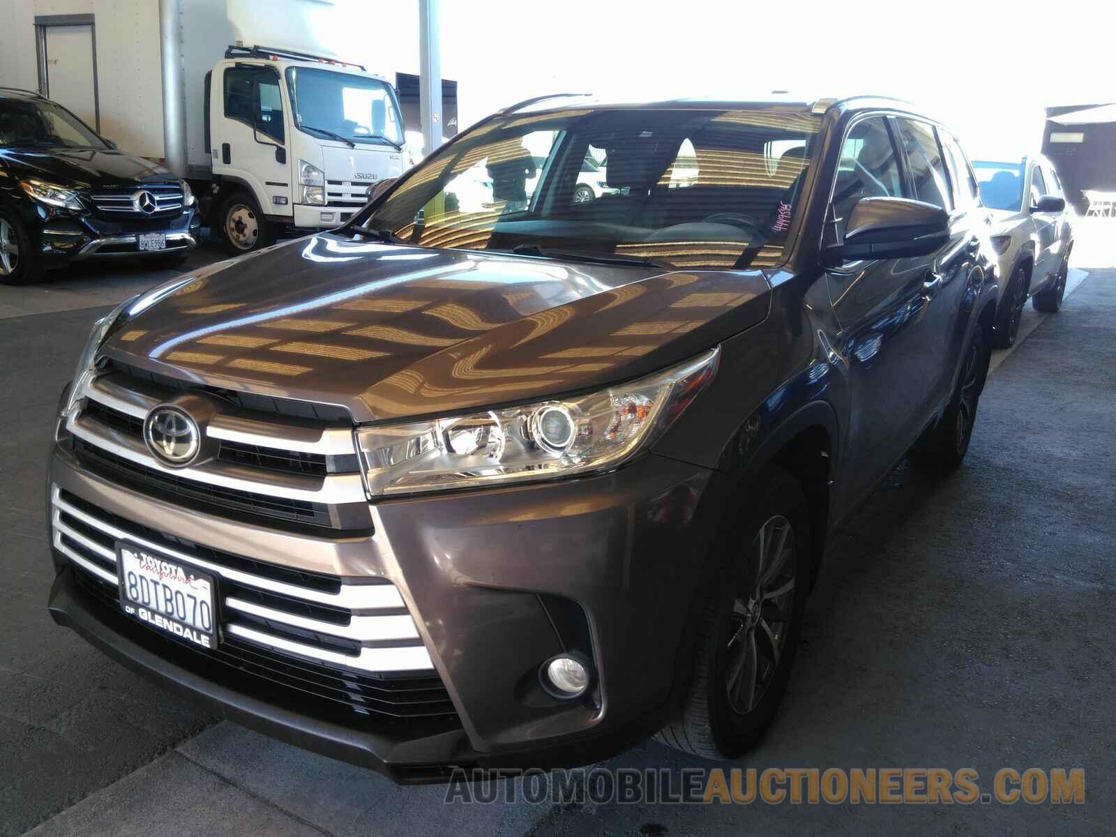 5TDJZRFH6JS534811 Toyota Highlander 2018