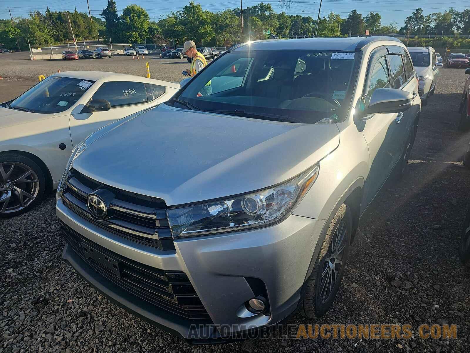 5TDJZRFH6JS552998 Toyota Highlander 2018