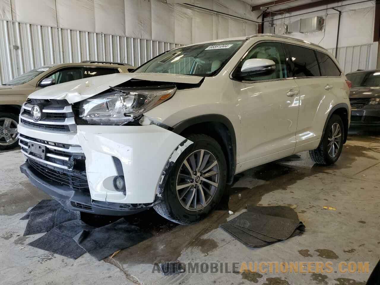 5TDJZRFH6JS557411 TOYOTA HIGHLANDER 2018