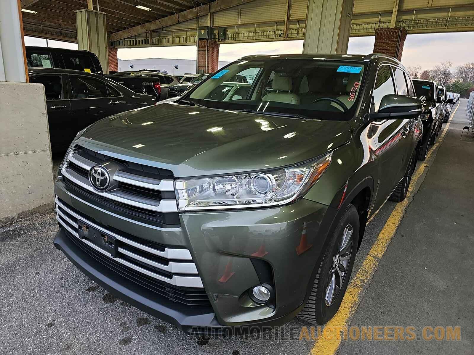 5TDJZRFH6JS815815 Toyota Highlander 2018