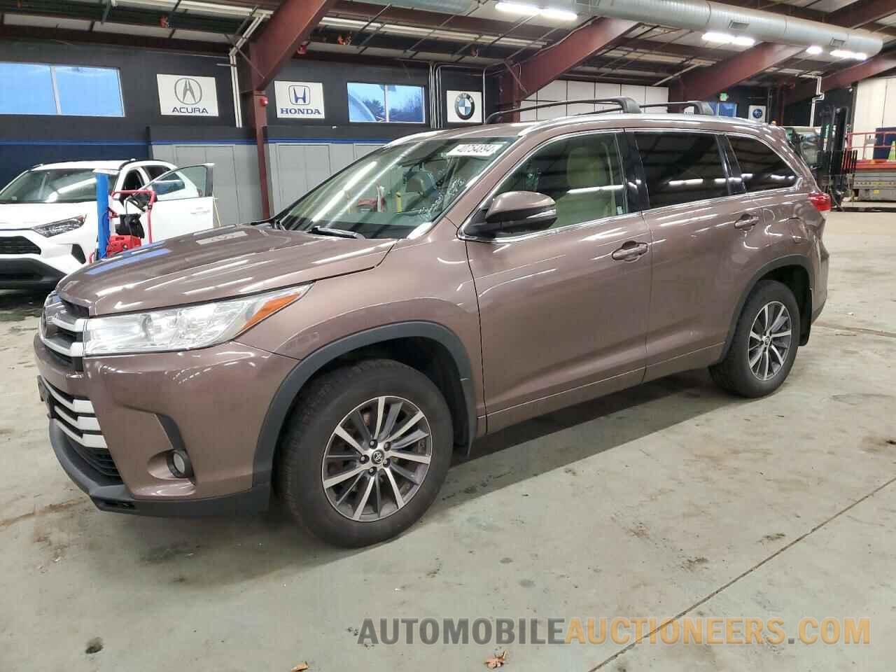 5TDJZRFH6JS821243 TOYOTA HIGHLANDER 2018