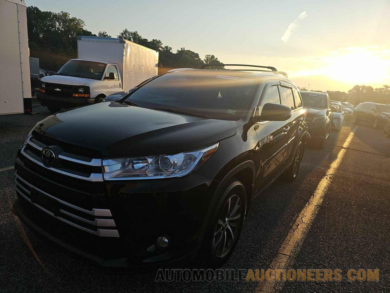 5TDJZRFH6JS839838 Toyota Highlander 2018