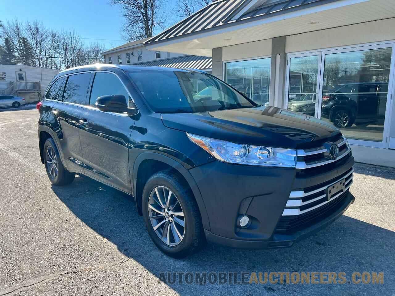 5TDJZRFH6JS852458 TOYOTA HIGHLANDER 2018