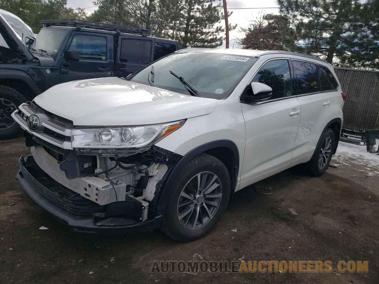 5TDJZRFH6JS860978 TOYOTA HIGHLANDER 2018