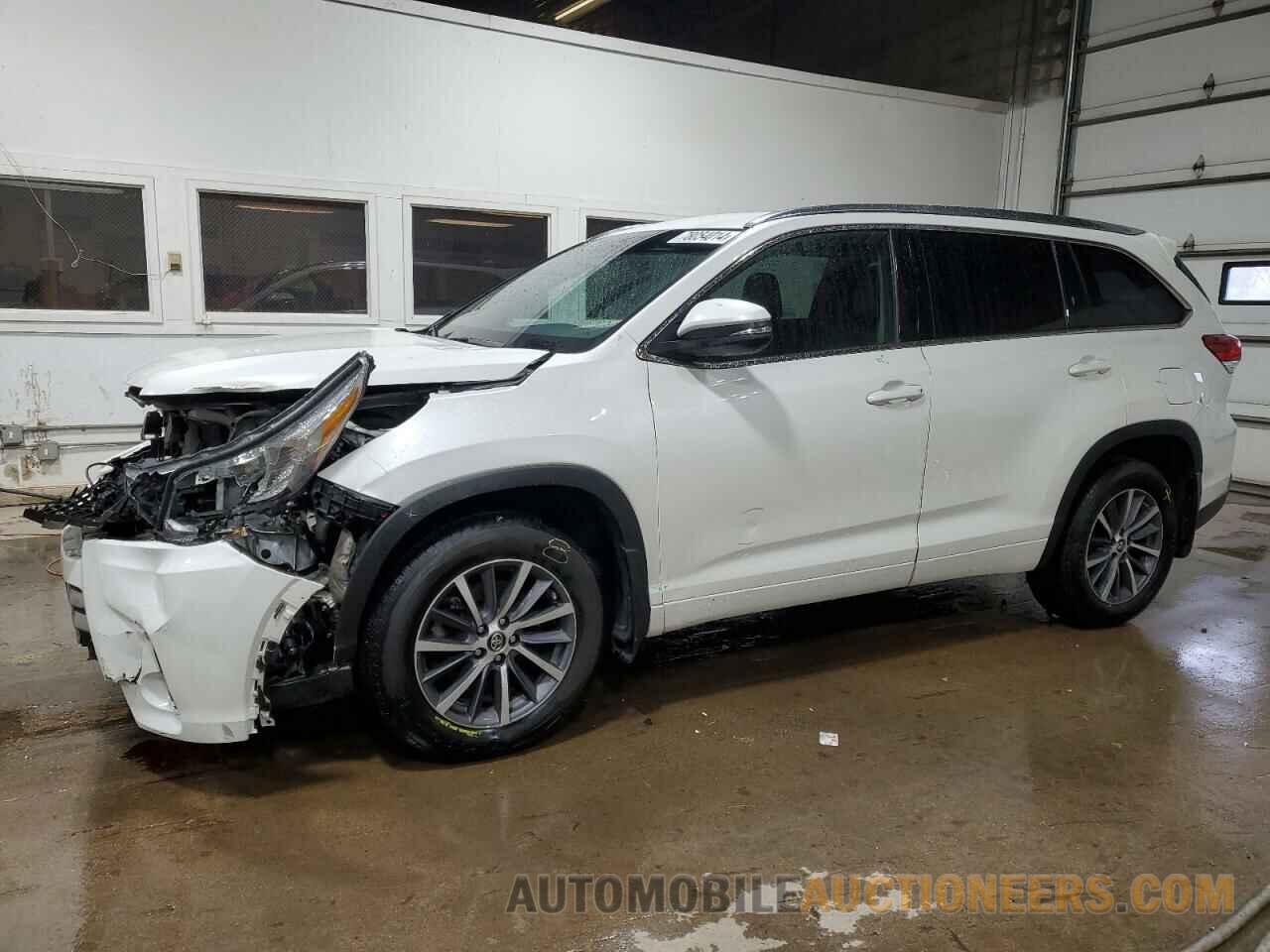 5TDJZRFH6JS880857 TOYOTA HIGHLANDER 2018