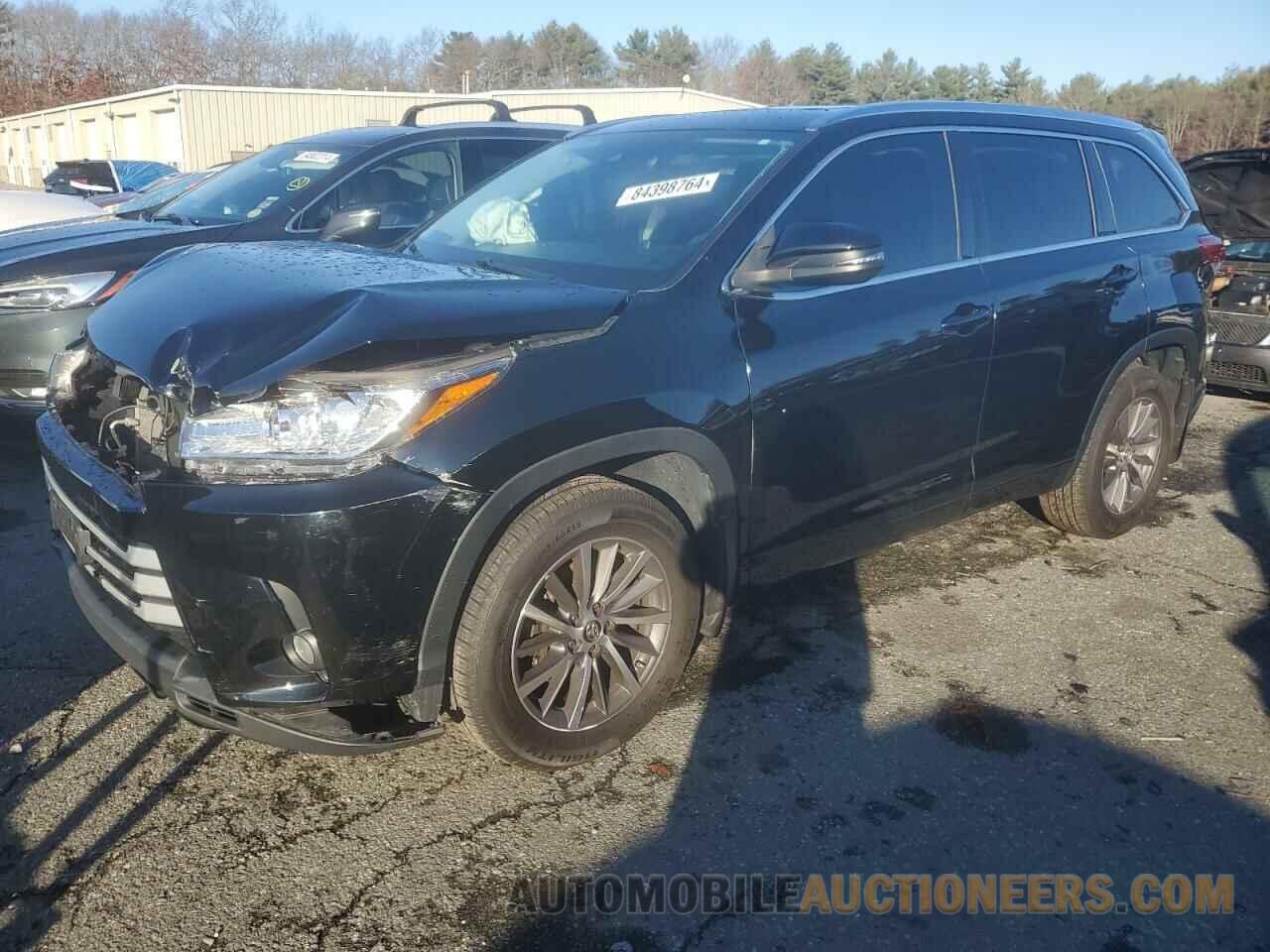 5TDJZRFH7JS561855 TOYOTA HIGHLANDER 2018