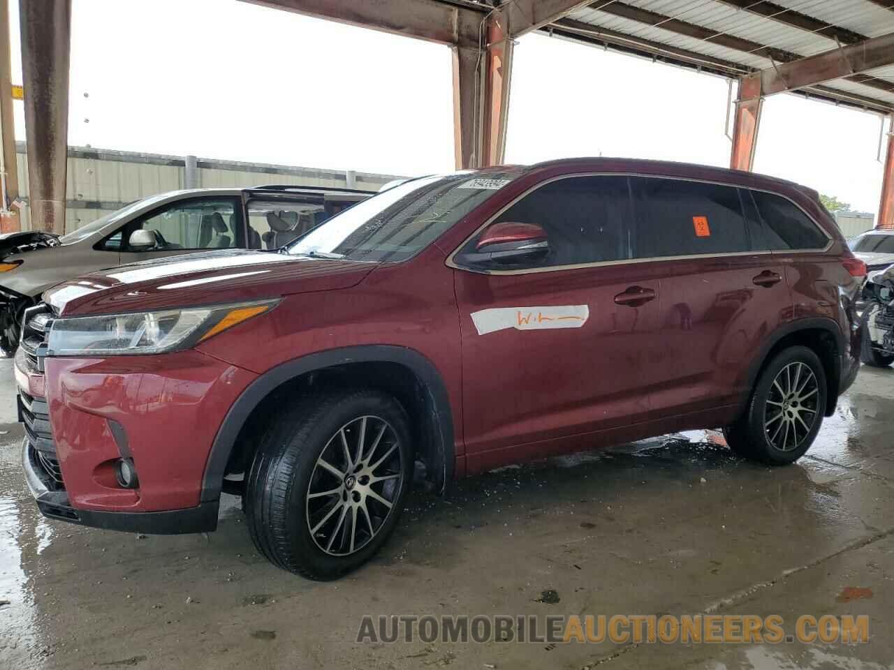 5TDJZRFH7JS821865 TOYOTA HIGHLANDER 2018