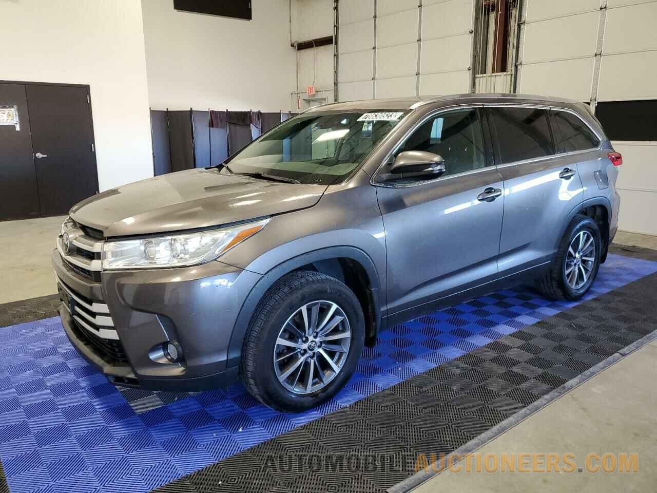 5TDJZRFH7JS880141 TOYOTA HIGHLANDER 2018