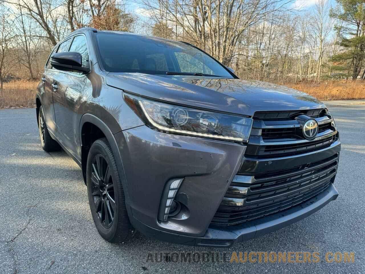 5TDJZRFH7KS702196 TOYOTA HIGHLANDER 2019