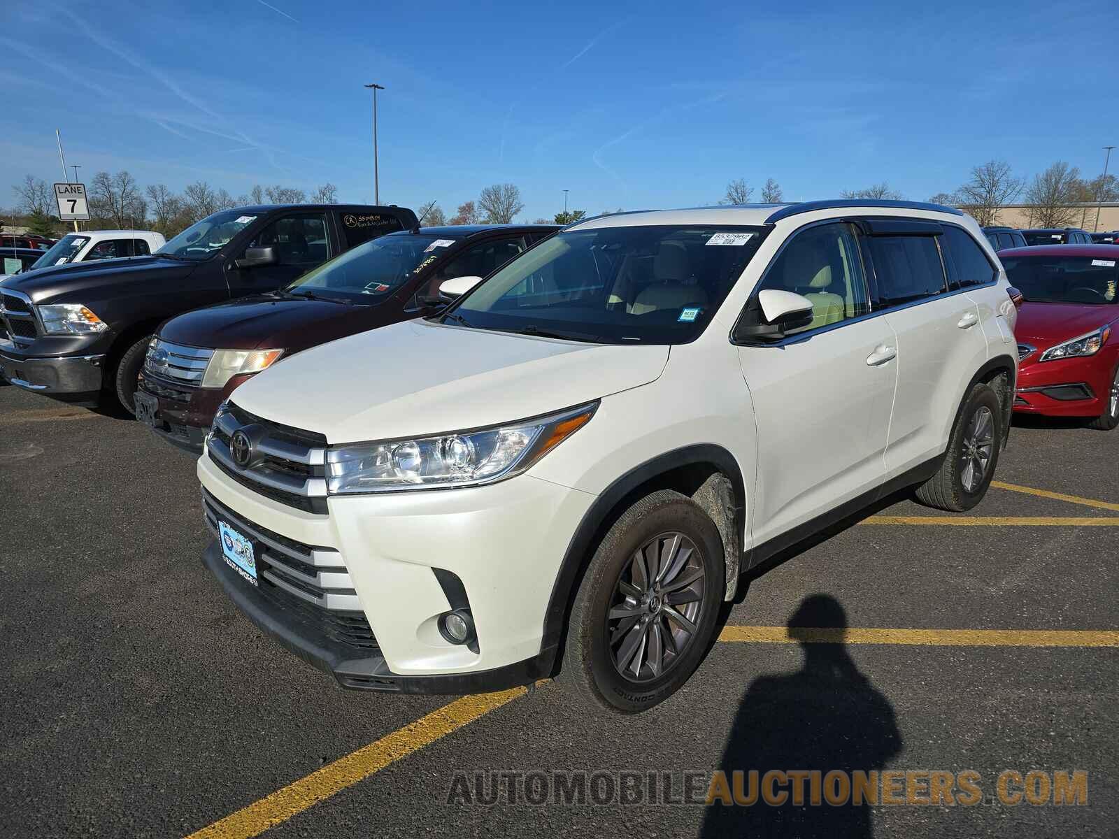 5TDJZRFH7KS715773 Toyota Highlander 2019