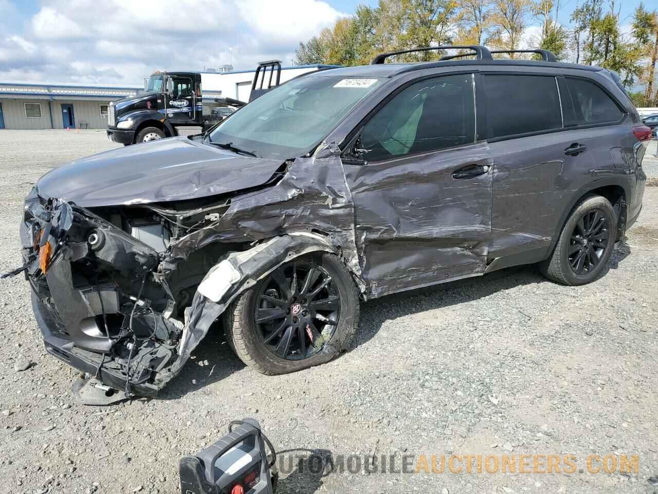 5TDJZRFH7KS960282 TOYOTA HIGHLANDER 2019