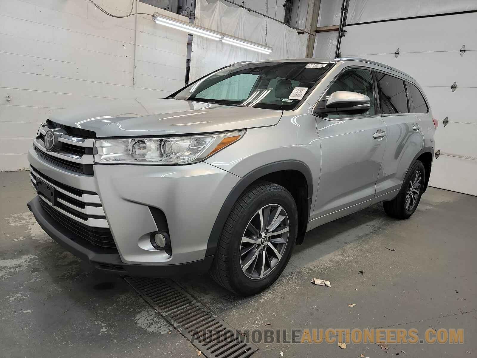 5TDJZRFH8HS382654 Toyota Highlander 2017