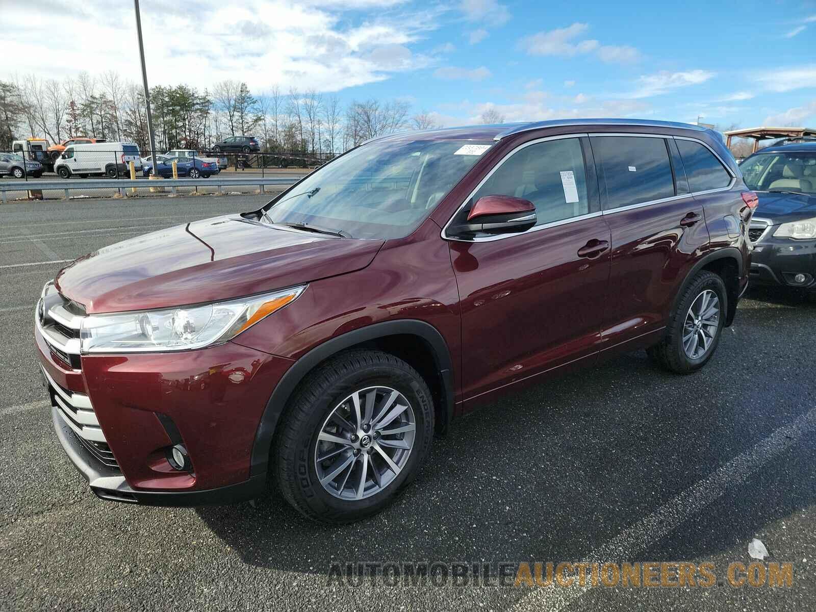 5TDJZRFH8HS383061 Toyota Highlander 2017