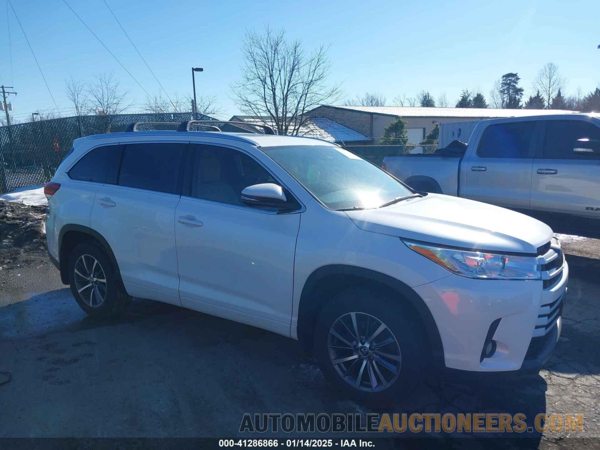 5TDJZRFH8HS404300 TOYOTA HIGHLANDER 2017