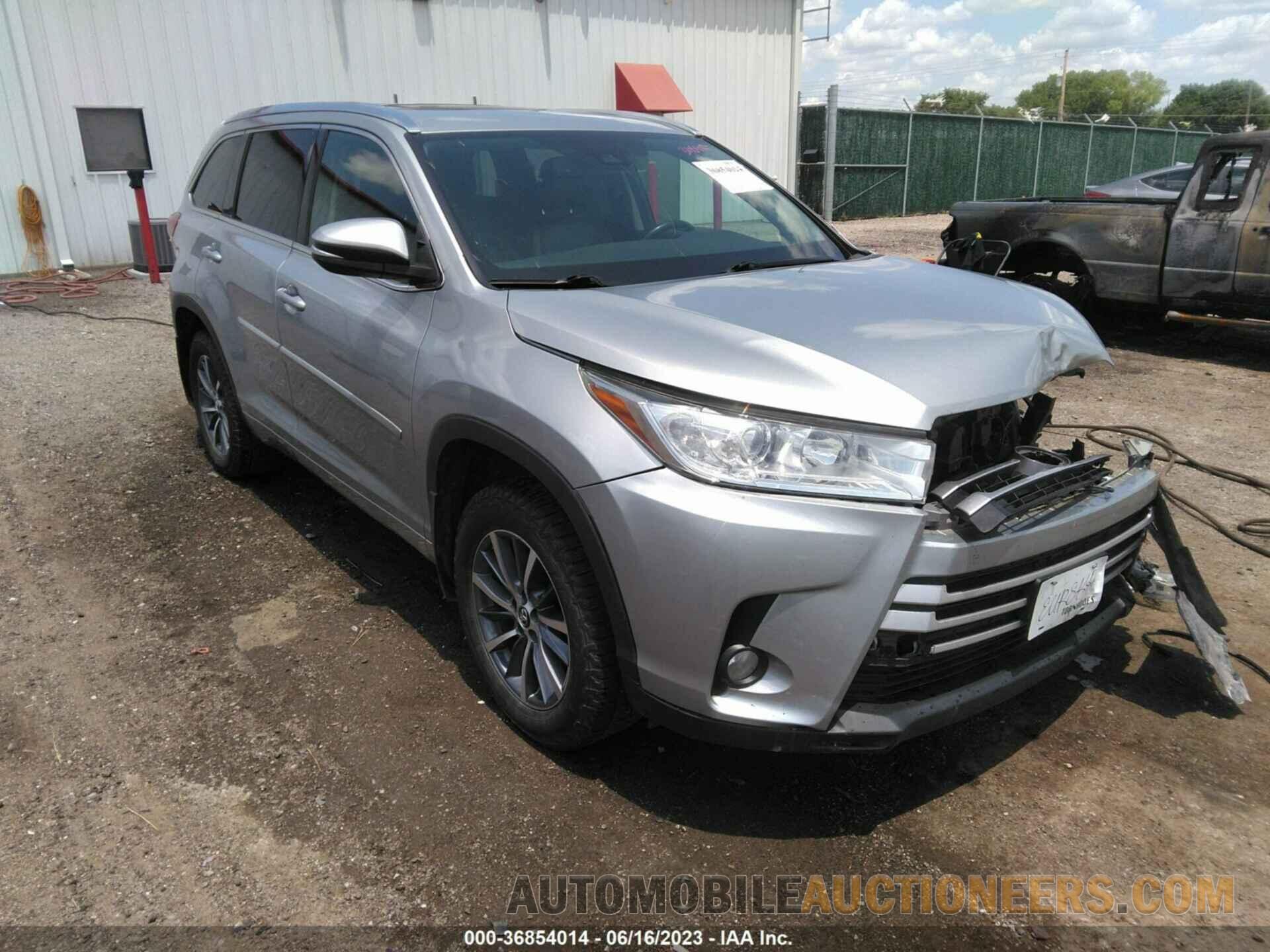 5TDJZRFH8HS481927 TOYOTA HIGHLANDER 2017