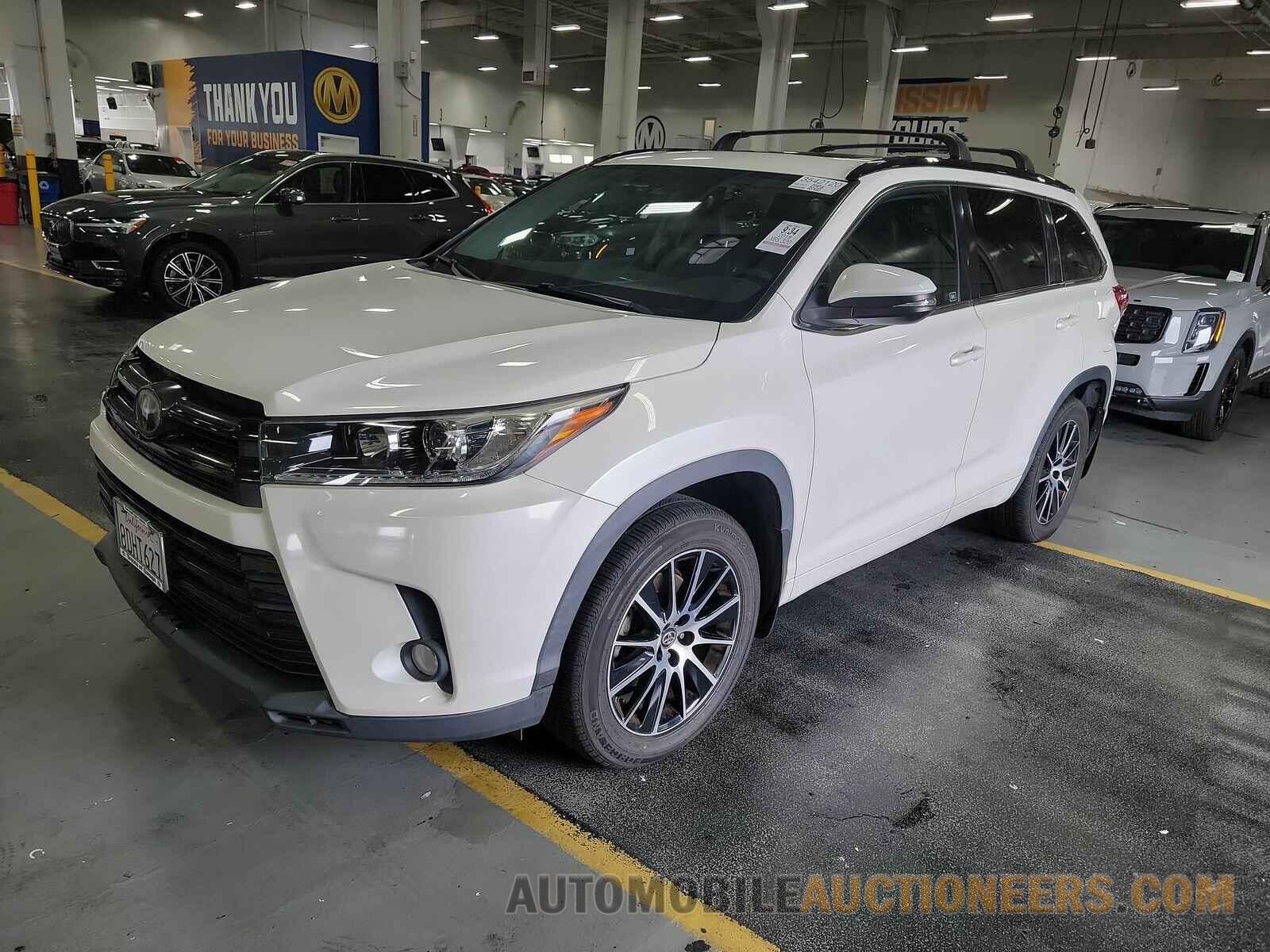 5TDJZRFH8JS488317 Toyota Highlander 2018