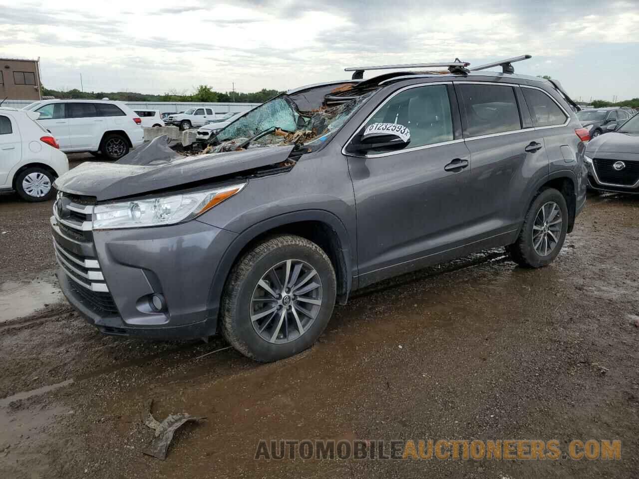 5TDJZRFH8JS523888 TOYOTA HIGHLANDER 2018