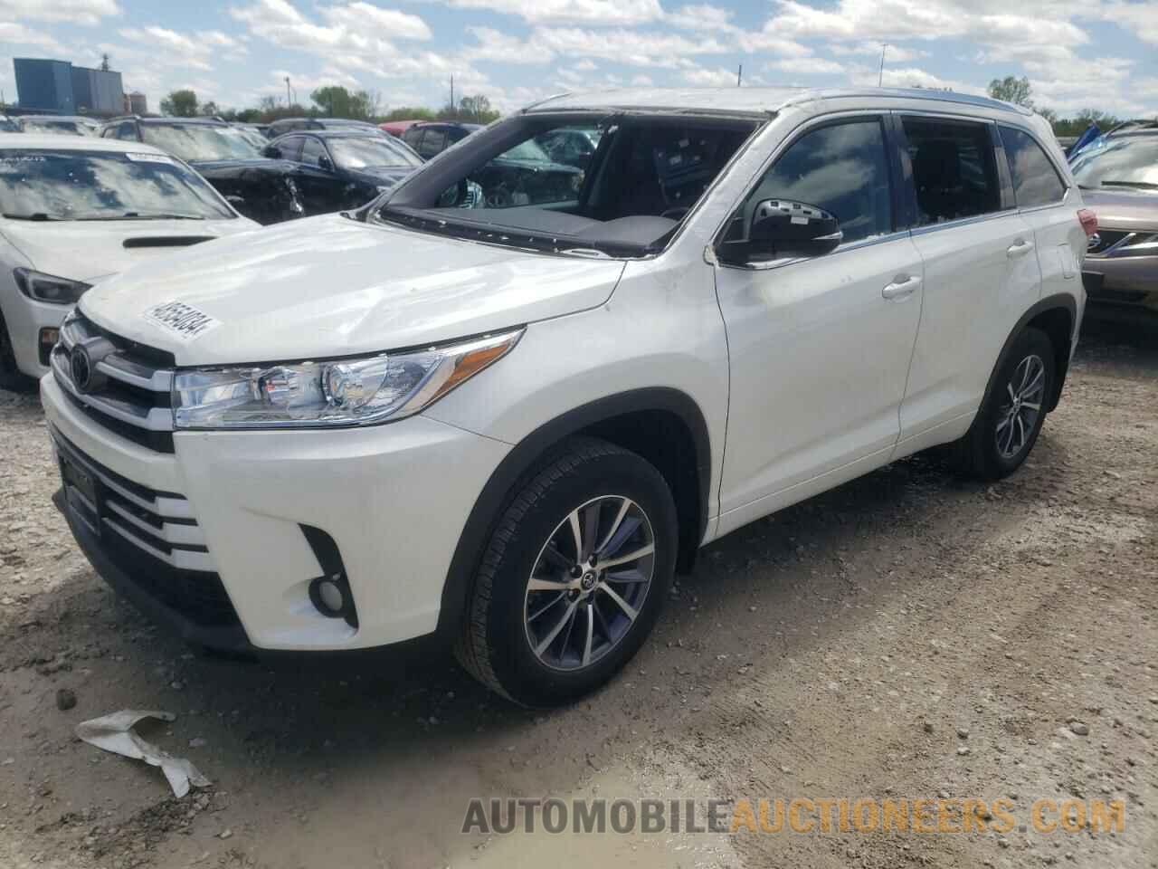 5TDJZRFH8JS560052 TOYOTA HIGHLANDER 2018