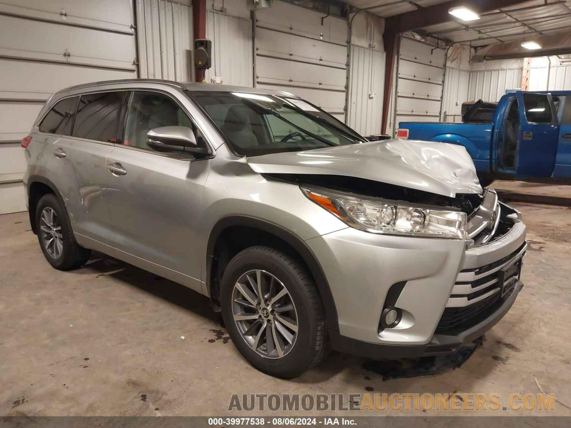 5TDJZRFH8JS561864 TOYOTA HIGHLANDER 2018