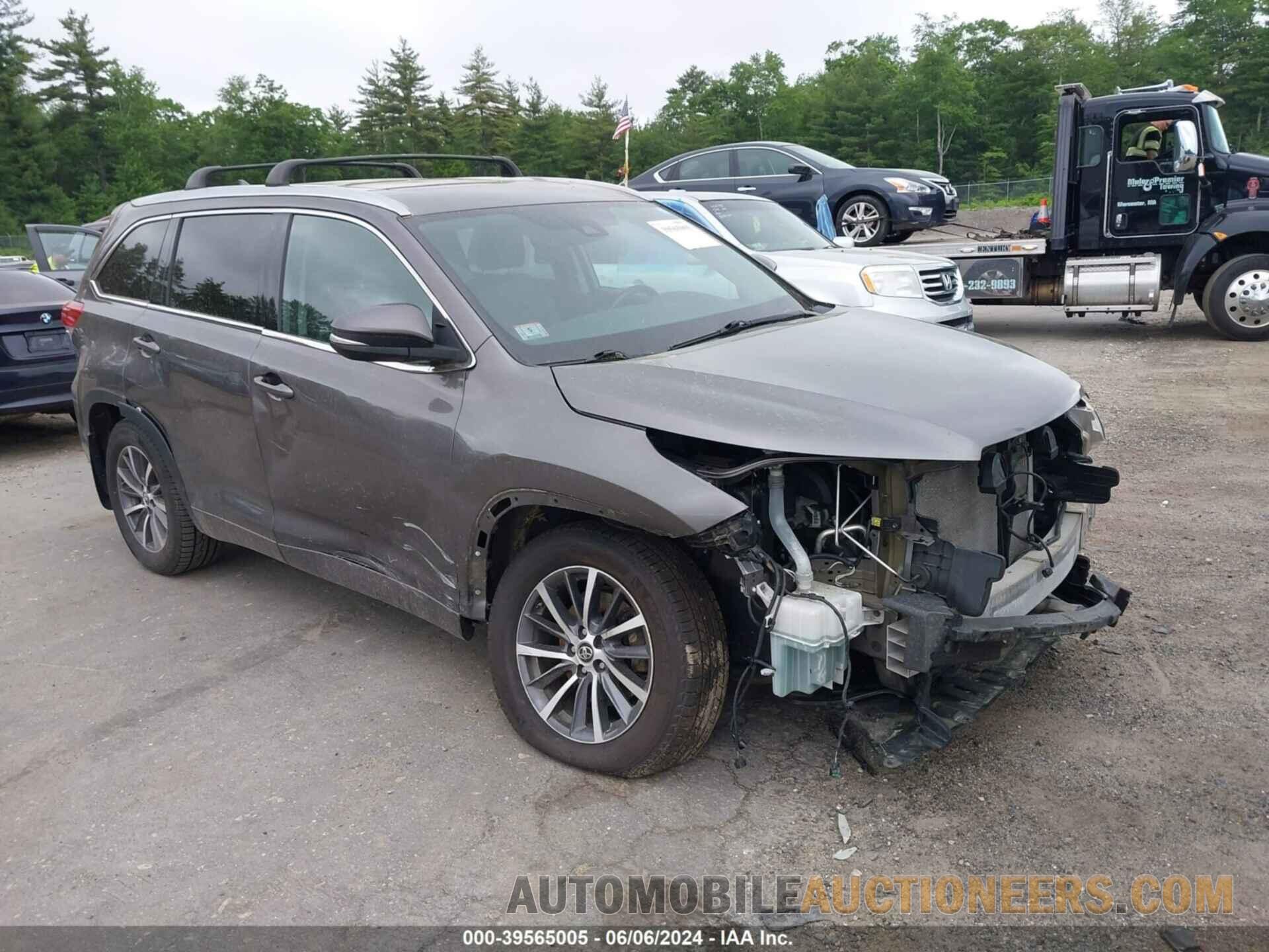 5TDJZRFH8JS828565 TOYOTA HIGHLANDER 2018