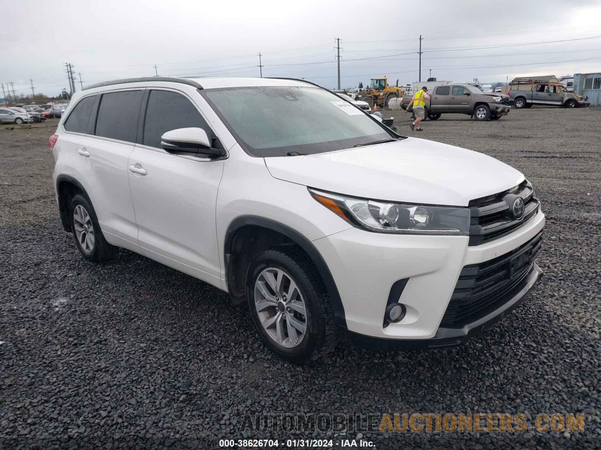 5TDJZRFH8JS842112 TOYOTA HIGHLANDER 2018