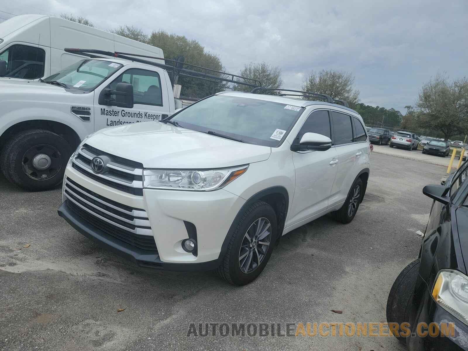 5TDJZRFH8JS891343 Toyota Highlander 2018