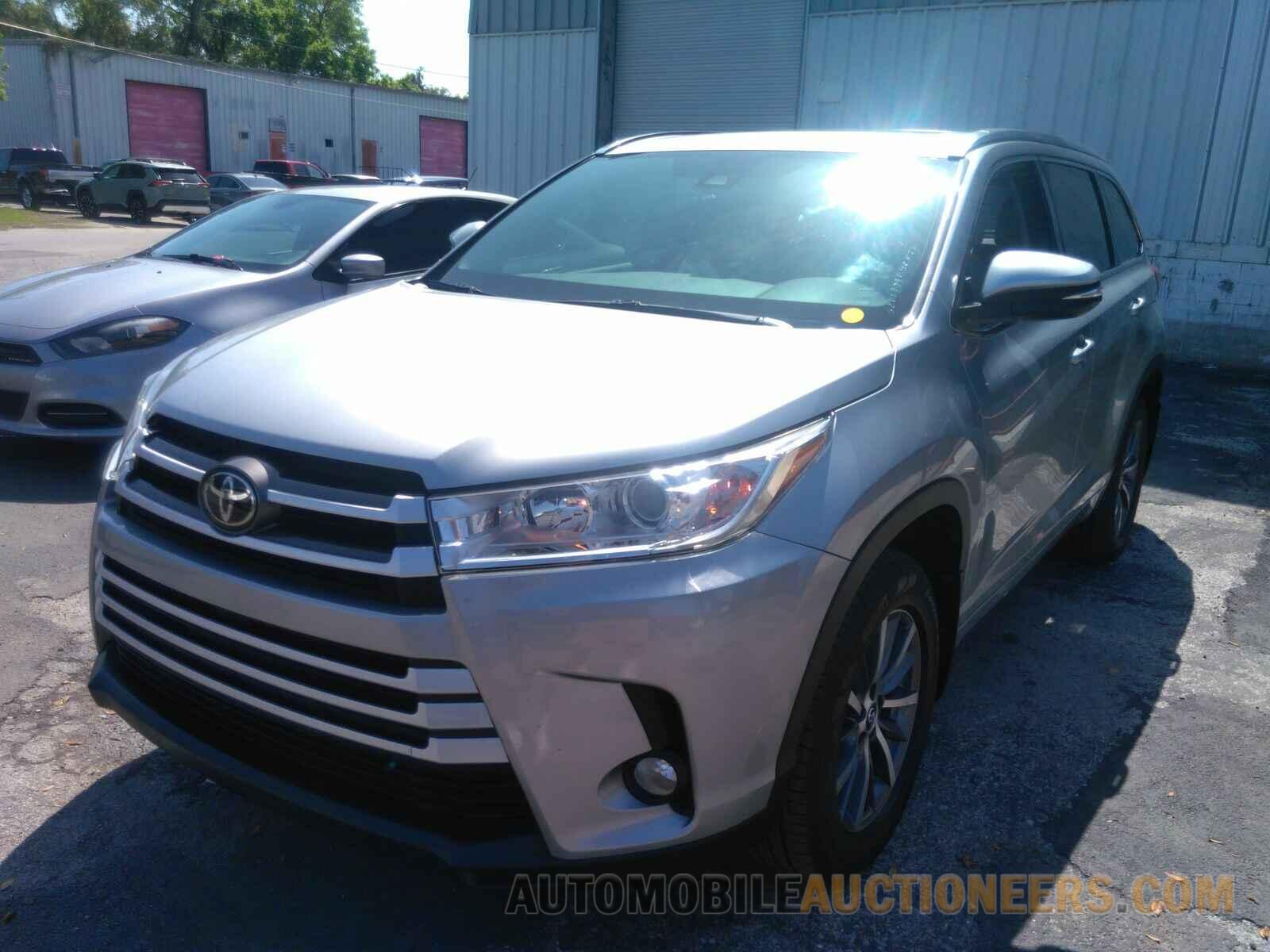 5TDJZRFH9HS457829 Toyota Highlander 2017