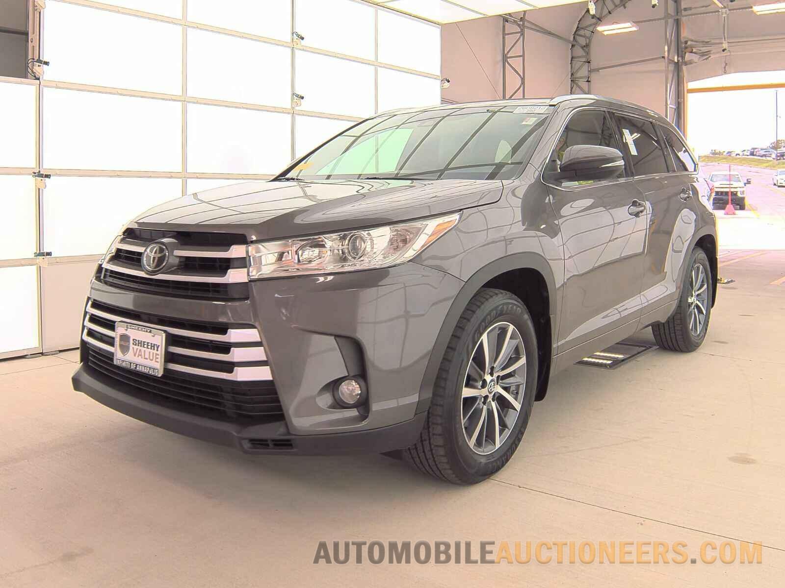 5TDJZRFH9HS478857 Toyota Highlander 2017