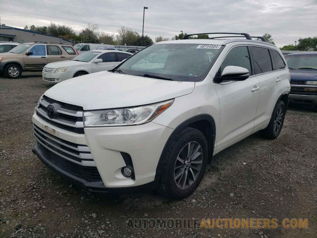 5TDJZRFH9JS486981 TOYOTA HIGHLANDER 2018