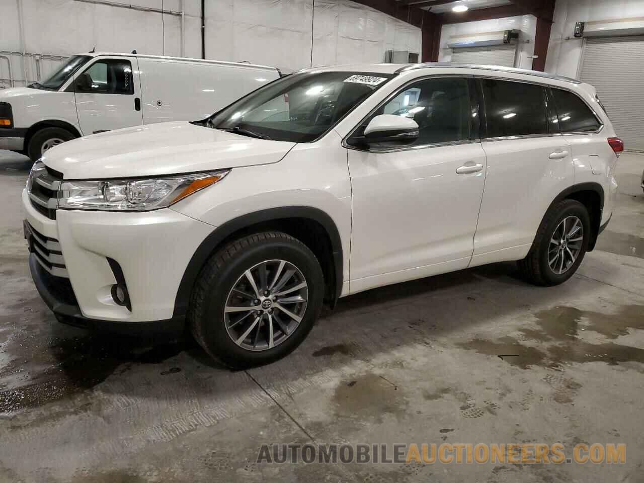 5TDJZRFH9JS558343 TOYOTA HIGHLANDER 2018