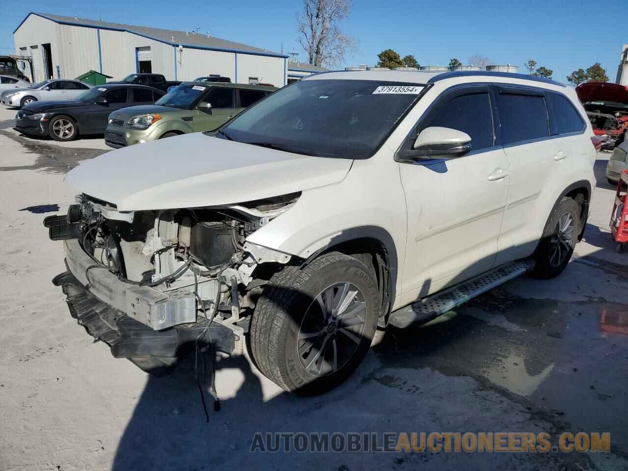 5TDJZRFH9JS822175 TOYOTA HIGHLANDER 2018