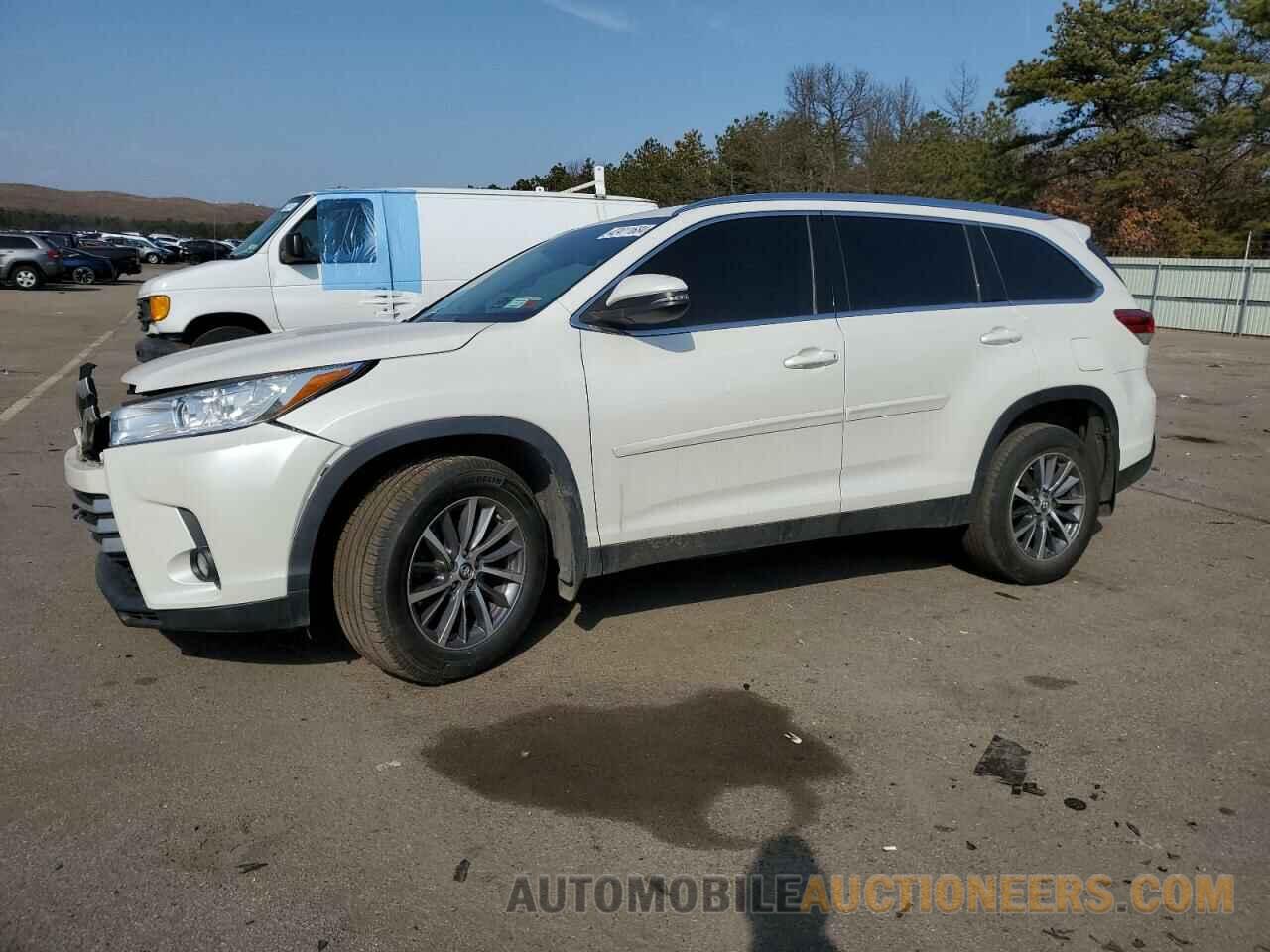 5TDJZRFH9KS588038 TOYOTA HIGHLANDER 2019