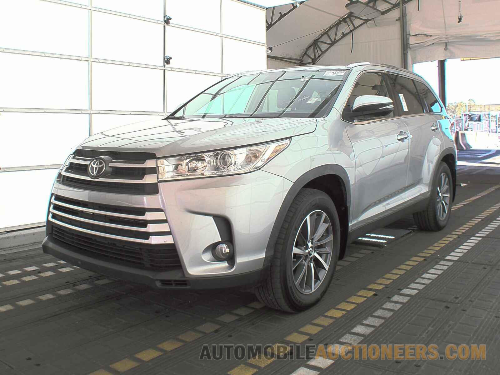 5TDJZRFH9KS592073 Toyota Highlander 2019