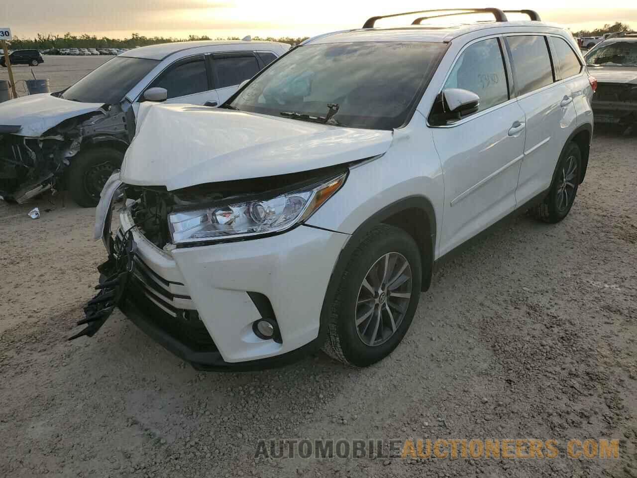 5TDJZRFH9KS705990 TOYOTA HIGHLANDER 2019