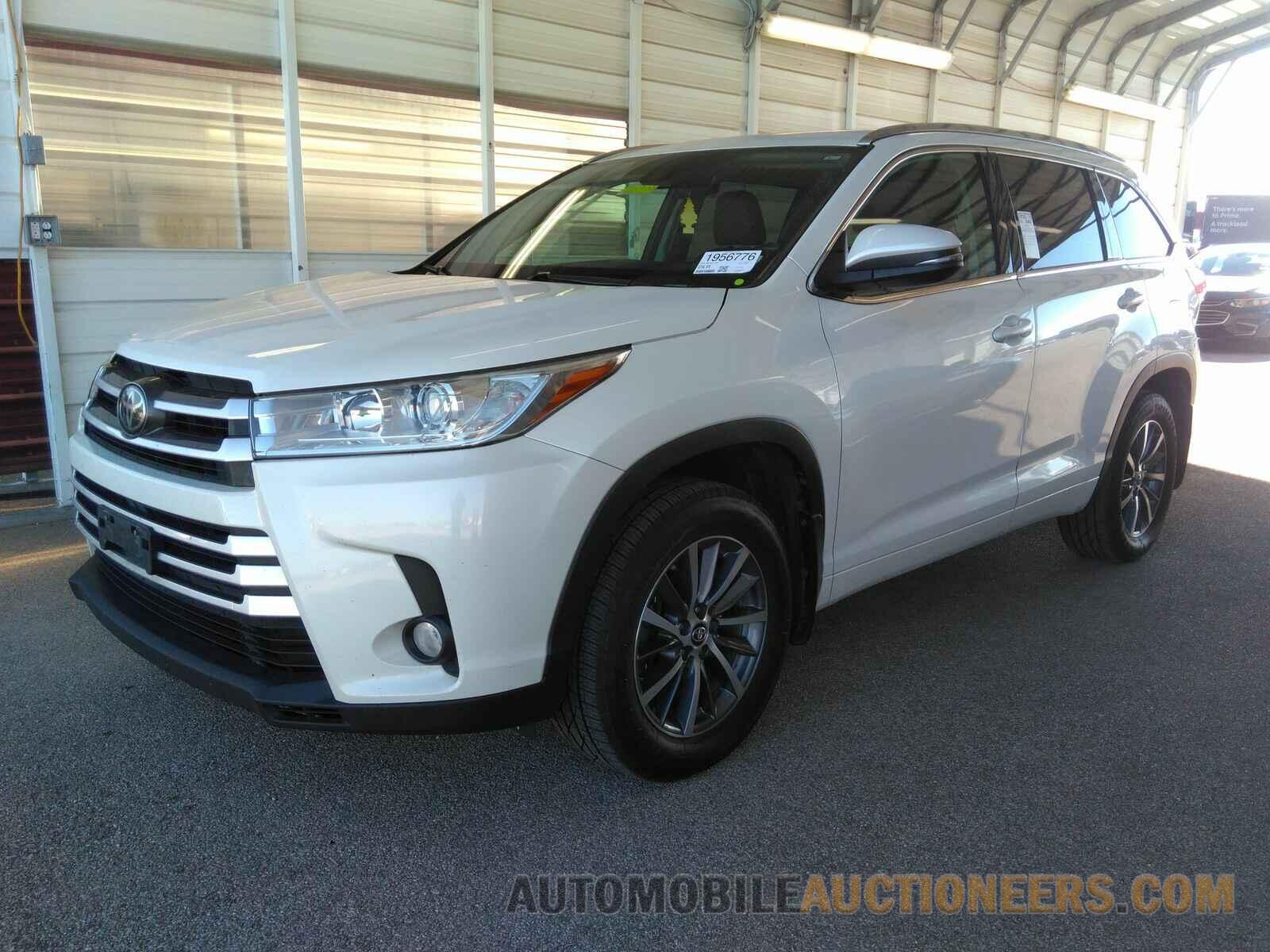 5TDJZRFHXHS467138 Toyota Highlander 2017