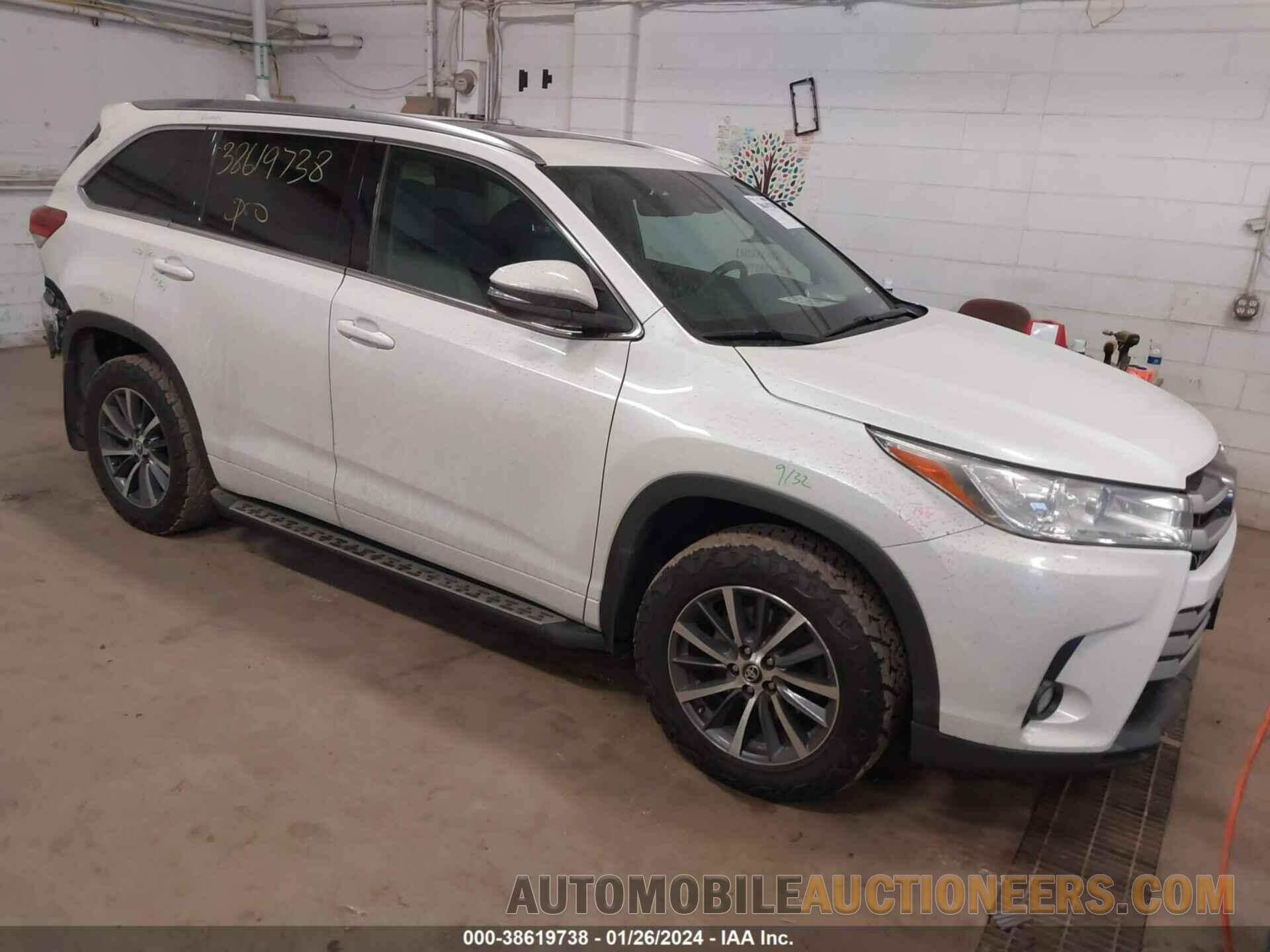 5TDJZRFHXJS823948 TOYOTA HIGHLANDER 2018