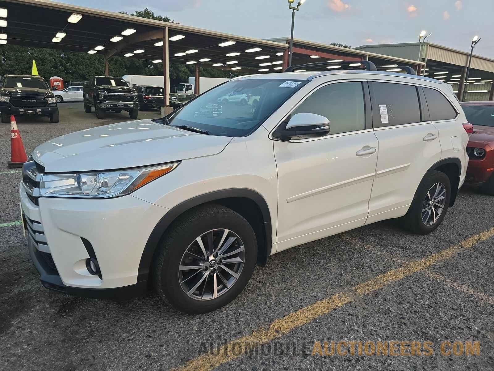 5TDJZRFHXJS859848 Toyota Highlander 2018