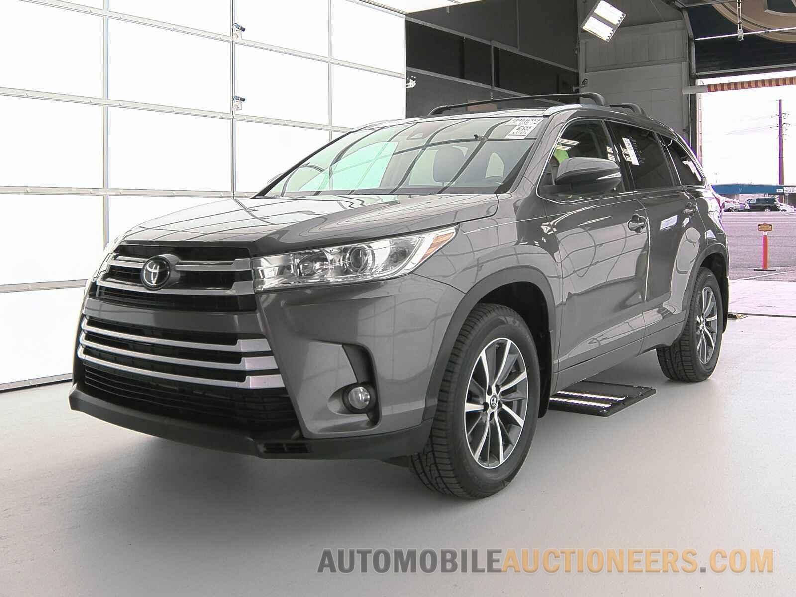 5TDJZRFHXJS868033 Toyota Highlander 2018