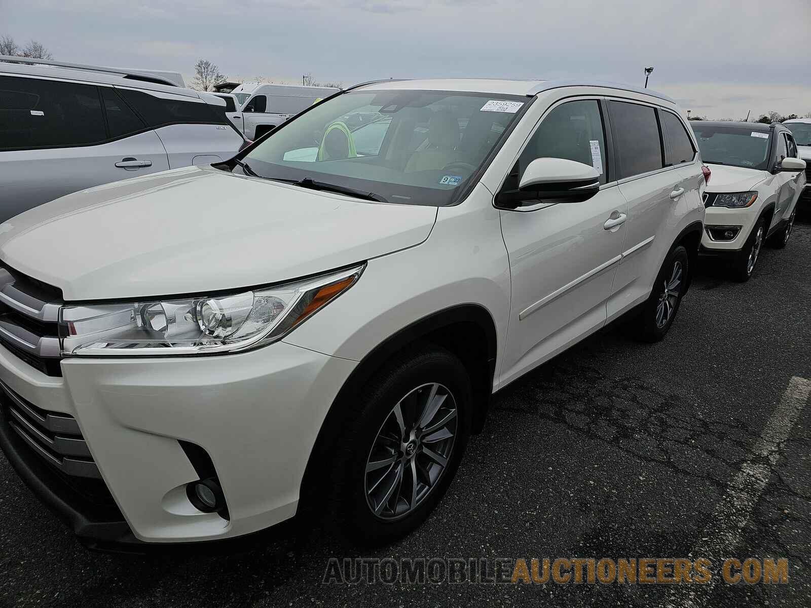 5TDJZRFHXKS591899 Toyota Highlander 2019